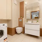 Spacious Zawiszy Wola By Renters Appartement Varsovie