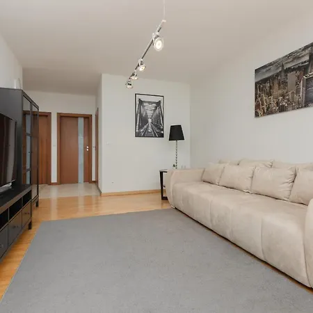 Spacious Zawiszy Wola By Renters דירה ורשה