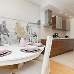 아파트 Spacious Zawiszy Wola By Renters *